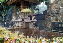 Ofrendas-balinesas-en-Tirta-Empul