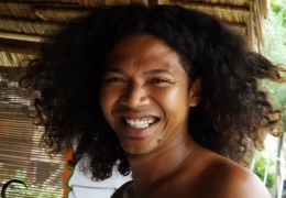 vendedor de artesania en gili air indonesia